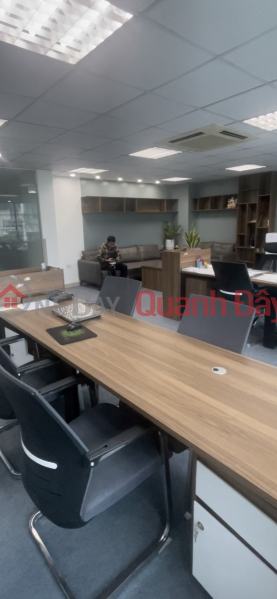 đ 10.5 Million/ month Beautiful, clean new office floor for rent, 60m2, only 10.5 million\\/month in Cau Giay, suitable for offices from 5 - 15 people doing business online