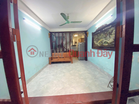 Cho thuê nhà ngõ 211 Vĩnh Hưng, 30m² x 5 tầng, 3PN, 4 WC, 10.5 Triệu/th _0