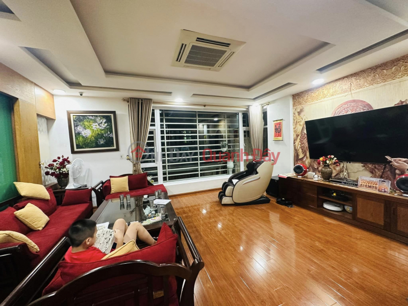 Property Search Vietnam | OneDay | Residential, Sales Listings | House for sale in Thai Ha lane Dt 63m Mt: 6.6m car to the house, near the train station, Hoang Cau lake.