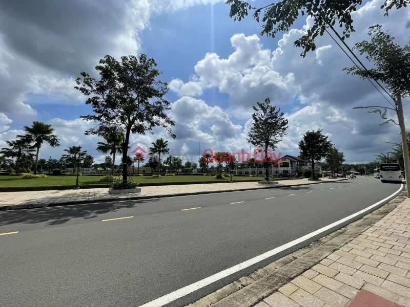 Land for sale 5x22m (Book available) opposite the most beautiful park in Dong Xoai City - number 1 choice for green life. Sales Listings
