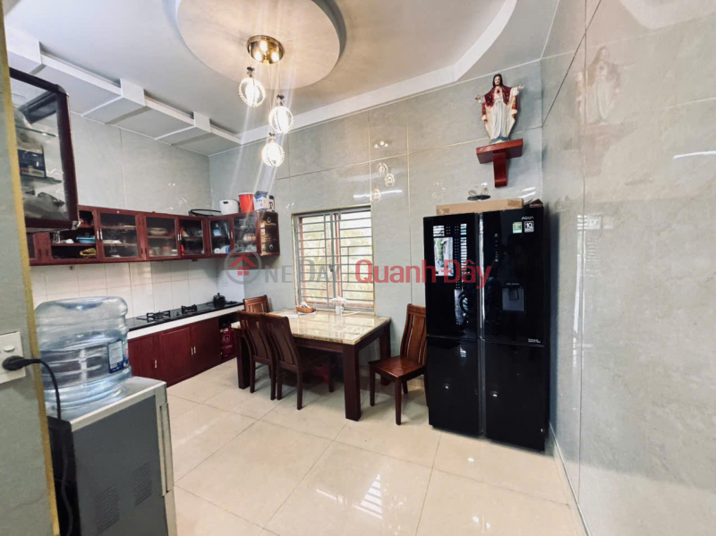 , Please Select Residential, Sales Listings đ 5 Billion