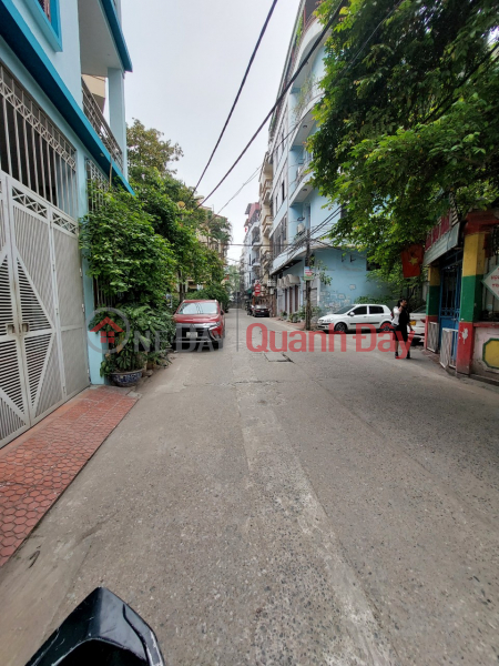 đ 7.9 Billion Hoang Cau townhouse for sale: 42m2, 3 bedrooms, NEAR HOANG CAU, RED CAR, ONLY 7.9 billion.