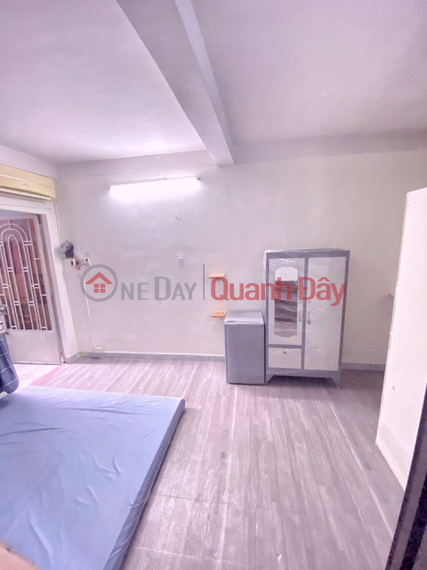 ROOM FOR RENT IN CENTER OF DISTRICT 1,3,5 STUDENT PRICE 3.5 MILLION _0