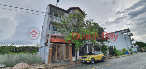 The owner sells a riverside villa of 400m2, 5 bedrooms, 5 bathrooms, in Thu Duc _0