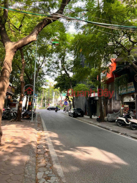 House for sale on Vu Ngoc Phan street, Nguyen Hong, 70m2, 4 floors, corner lot, great for business, Vietnam Sales | đ 35 Billion