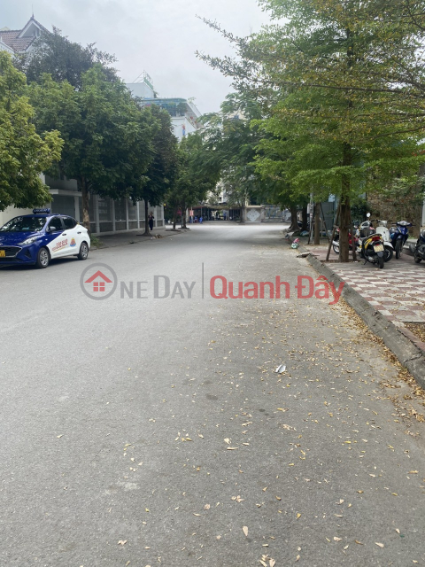 Selling a plot of land with 2 sides on route 2 Le Hong Phong 374M _0