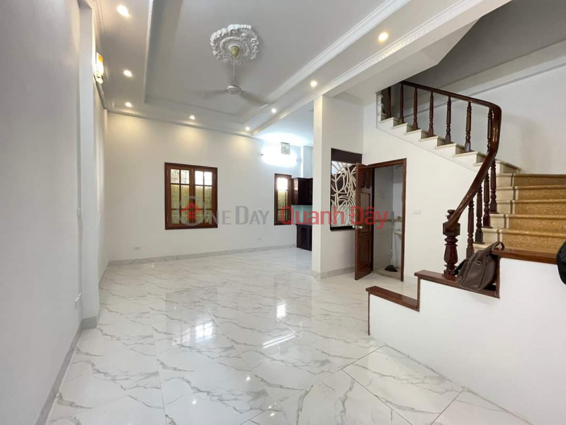 Selling Hoang Cau townhouse, close to CAR street, BUSINESS 5 floors frame, 39m2, asking price 6.5 billion Sales Listings