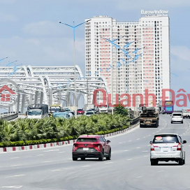 Corner house on Long Bien street, 100m², 7.3m frontage, two-way traffic. _0