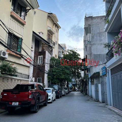 Selling a plot of land on the corner of Hao Nam street, Dong Da, close to the car, 52m2, mt6m, about 5 billion _0