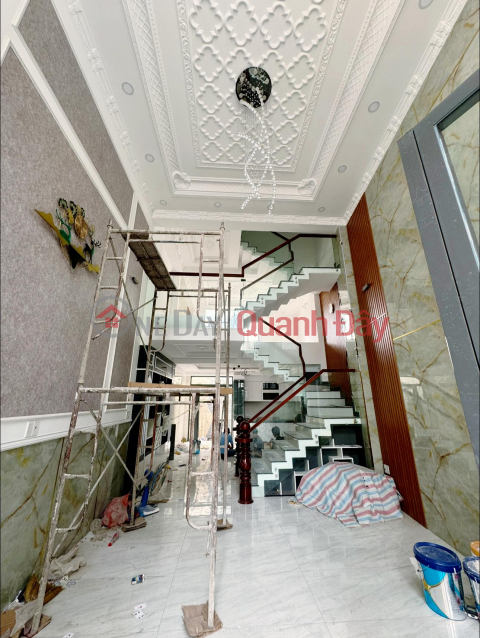 LE VAN QUOI HOUSE - NEAR MARKET - 5 BEAUTIFUL NEW FLOORS - 60M2 - TRUCK ALley - BACK WINDOWS - PRICE JUST OVER 6 BILLION _0