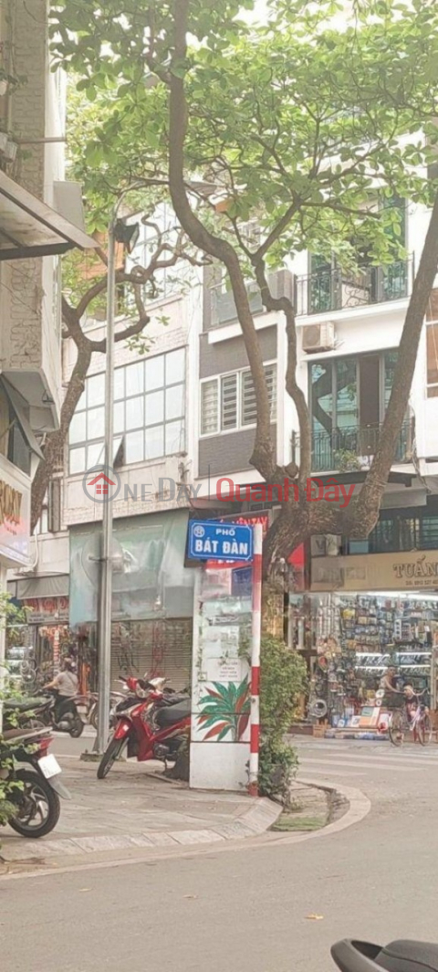House for sale on Bat Dan street, Hoan Kiem 40m x MT 4m, car, beautiful house for sale, price 38.5 billion. Contact: 0366051369 _0