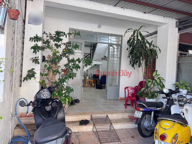 BÁN NHÀ 1TRỆT 1LẦU HẺM HƯƠNG ĐIỀN - ĐỒNG NAI, NHA TRANG CÁCH BIỂN 2KM GIÁ CHỈ 3 tỷ 200 Niêm yết bán