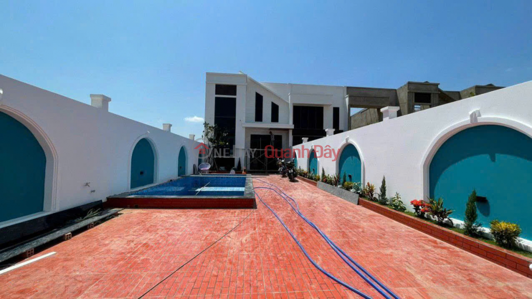 Villa for sale with garden and swimming pool, full residential land on land right in Cau Tram Industrial Park, Long Trach, Can Duoc, Long An Sales Listings