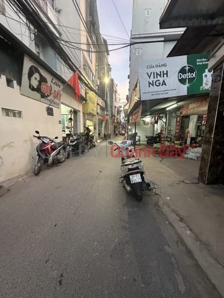 House for sale C4 Gia Quat street. 32m x 3m6 corner lot, car price 5.2 billion, negotiable. Contact 0936123469 Sales Listings