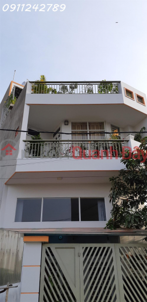 3-storey house 59m2 near Vinhomes, District 9 > Pine alley, Oto parked at the door Sales Listings