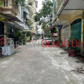 House for sale on Nguyen Chinh street, Tan Mai. Cars can park at the door and turn around. 45m2, price 10.8 billion. _0