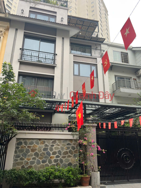 Cần bán BT Trung văn Hancic,Tố Hữu, DT 105mx 4T,MT 9m. Giá 35,5 tỷ. LH: 0964769634 _0