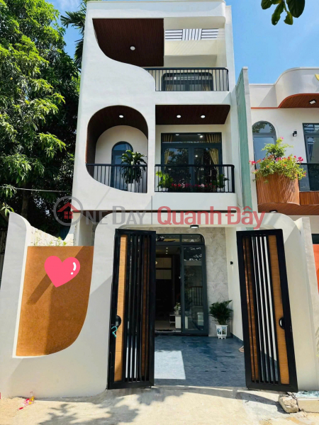 SUPERB 3-STORY MODERN TOWNHOUSE – 6M WIDE ALLEY FOR CARS, K500 TON DAN STREET Sales Listings