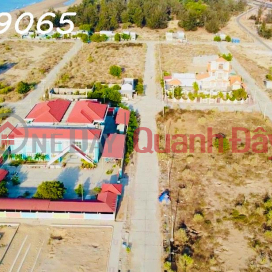 The owner is selling a plot of land in the Seaside project, lane 2, opposite Hoa Phu Secondary School. _0