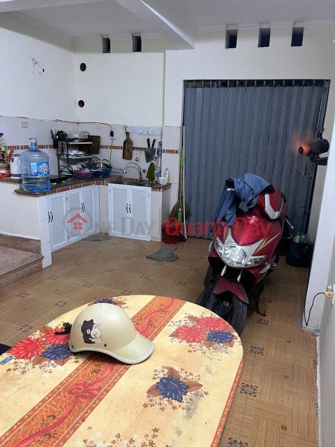 OWNER SELLS HOUSE ON HOANG MAI STREET - PRIME LOCATION - BEST PRICE IN THE AREA _0