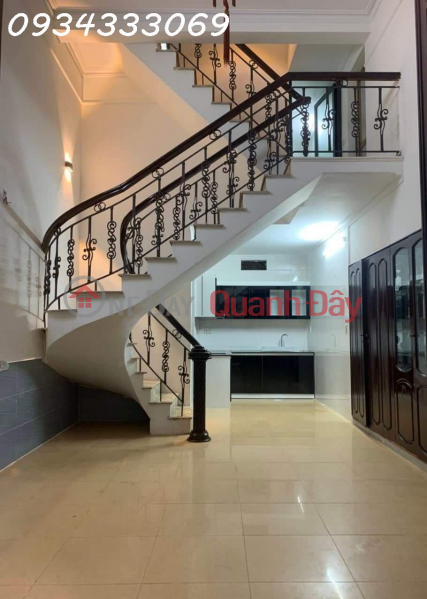 Cut losses at Restaurant Kenh, city center, 45m2, 3 floors, 3 bedrooms, red book, new common yard, shallow alley!. The price is 2 billion Sales Listings