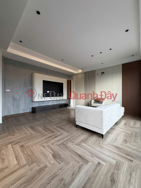 HOUSE FOR SALE WITH TEN CARS PARKED AT THE DOOR, Tan Thuy, 42m2 X 6 Floors, 7.6m frontage, 15.2 billion Long Bien. Vietnam | Sales đ 15.2 Billion