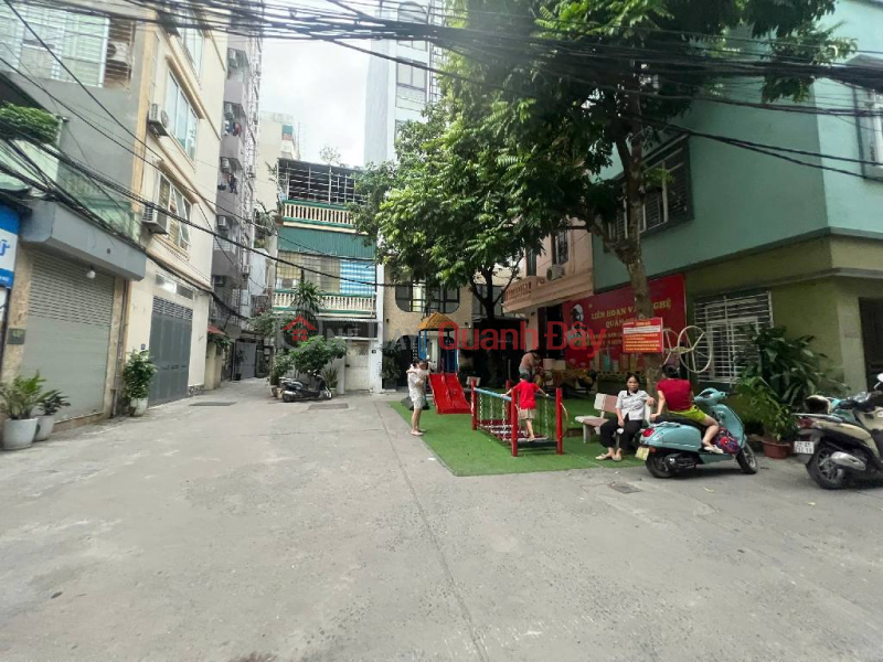 Urgent sale of a house on Vuong Thua Vu street, 86m², wide frontage, right next to parking space. Sales Listings