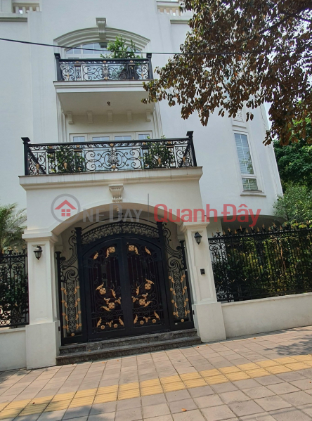 Owner rents beautiful new house, Office, Business - 126m2; 4T; Trung Hoa Area - 32 Tr Rental Listings