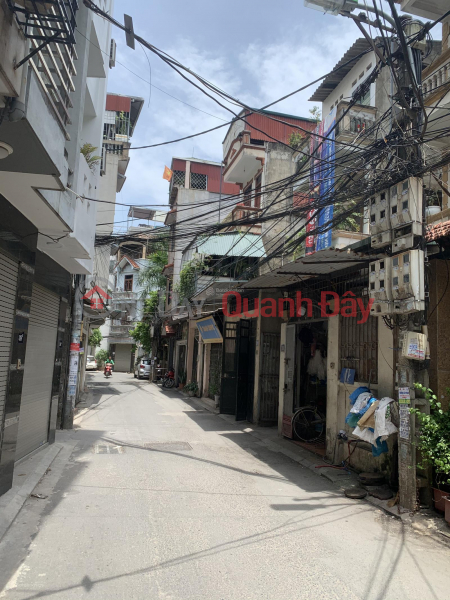 OWNER SELLING LAND WITH 4-STORY HOUSE, READY TITLE DEED, FRONTAGE WIDE ENOUGH FOR CARS TO PASS IN HOANG MAI DISTRICT. Vietnam, Sales, đ 18 Billion