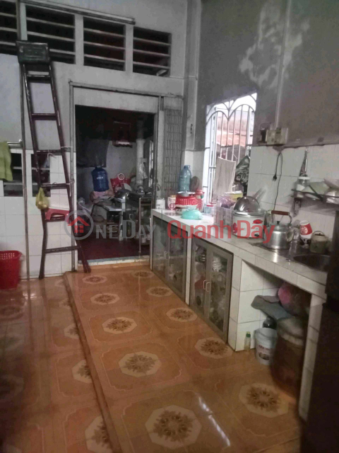 House for sale on the street front. 1 ground floor and 1 upper floor. Close to the market. Close to the ferry. Big road, convenient for business. _0