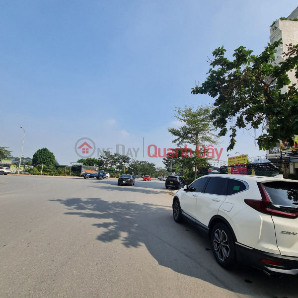 Super prime corner lot for business in Trau Quy, Gia Lam, Hanoi. Area 110.2m2. Road 15m. Contact 0989894845 Sales Listings