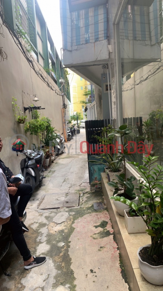 đ 10.5 Billion, 4-storey house for sale, 40m2, Nguyen Van Troi alley, ward 8, Phu Nhuan, only 10.5 billion