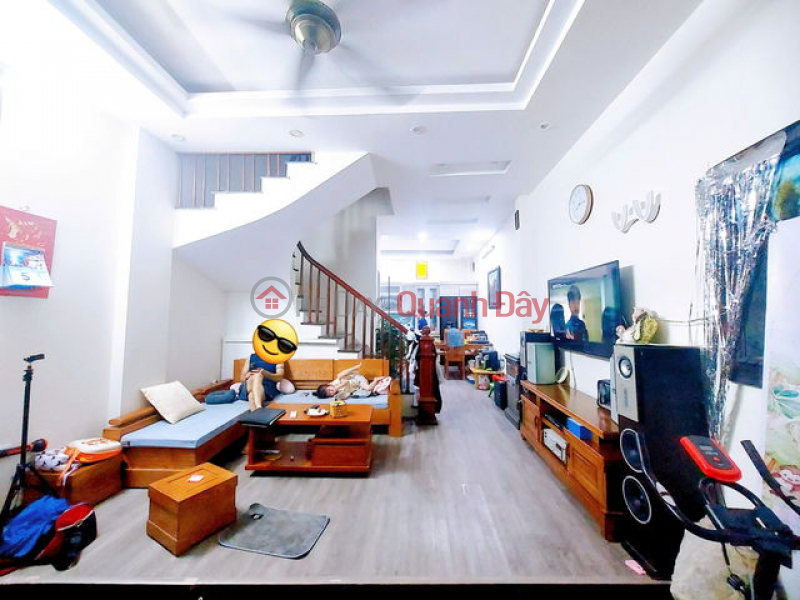 RESIDENTIAL HOUSE BUILT ON CAR-WIDE ALLEY Bac Cau, 44m2, X 4 floors, 4.4m frontage, 5.6 billion Long Bien. Sales Listings