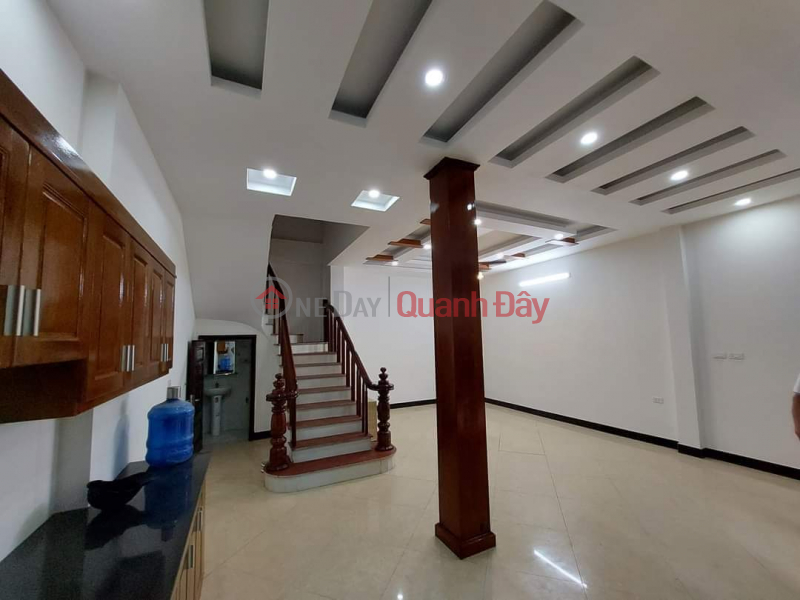 WOMAN: Urgent sale of Quan Nhan Thanh Xuan's house, alleyway with good furniture, area 47m2, frontage 5.6m, 5T for 6 billion Sales Listings