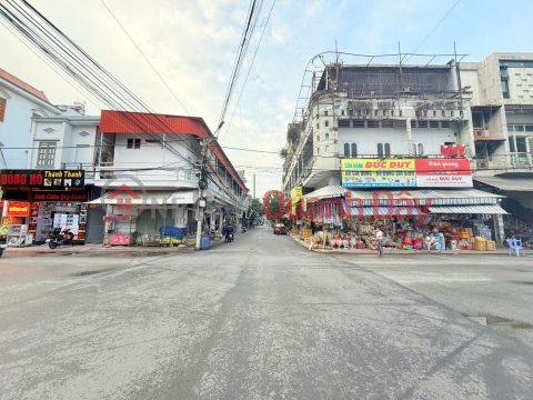 BEAUTIFUL HOUSE - GREAT PRICE - OWNER NEEDS TO RENT OUT QUICKLY - HOUSE WITH 2 BUSINESS FRONTAGES IN BINH HOA WARD, BINH DUONG _0