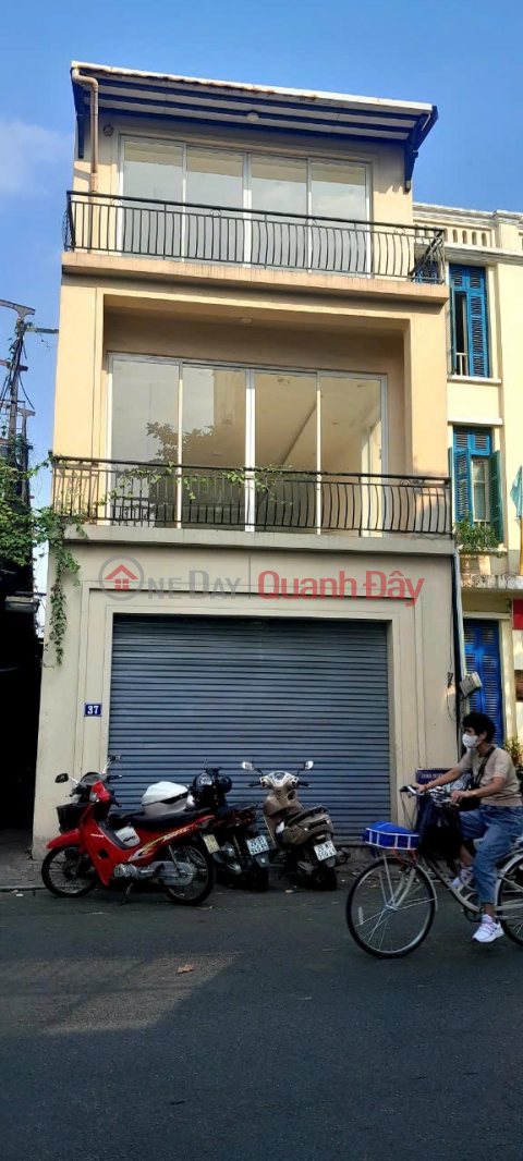 House for rent at 37 Hang Giay, area 108m2 x 3 floors, next to Dong Xuan market, convenient for many types of business. _0