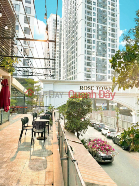 Summarize the fund of Rose Town apartments with 2 bedrooms, priced from 2 billion, 3 bedrooms from 2.8 billion, receive a house in October 2023 Sales Listings