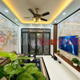SOLIDLY BUILT - 2 ALLEY FACINGS FRONT AND BACK - 5M STREET FRONT - FULL INTERIOR. _0