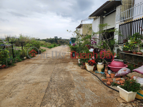 FOR SALE LAND LOT IN LIEN NGHIA TOWN, DUC TRONG, LAM DONG, price only 1.2 billion _0