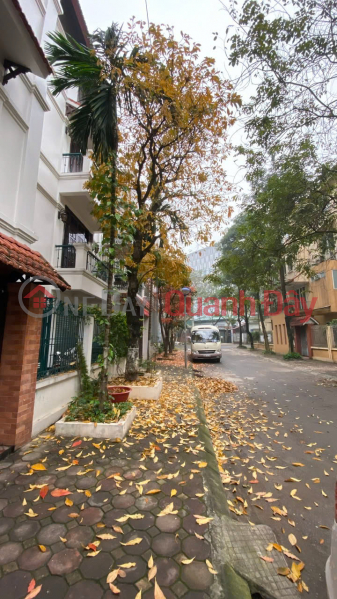 Bán nhà Nguyễn Khuyến Văn Quán 132m2, 4T, 3 mặt thoáng, sân vườn Giá 37 Tỷ Niêm yết bán