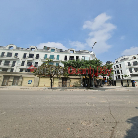 A 5-story house is being offered to buyers of 77m2 of land on a bustling commercial street in Trau Quy. Contact 0989894845 _0