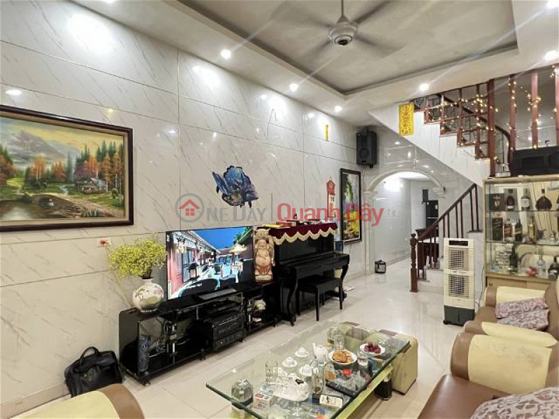 House for sale, lane 568 La Thanh, 50m2, 03 floors, 01 worship room, 01 kitchen, 01 living room, 03 bedrooms, 01 open drying yard Sales Listings