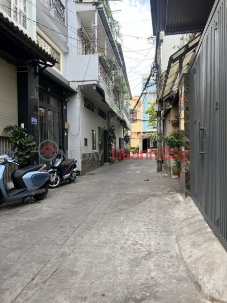 House for sale in Tran Hung Dao racing car alley, District 5, 52m2, 2 floors, Cheap price Sales Listings