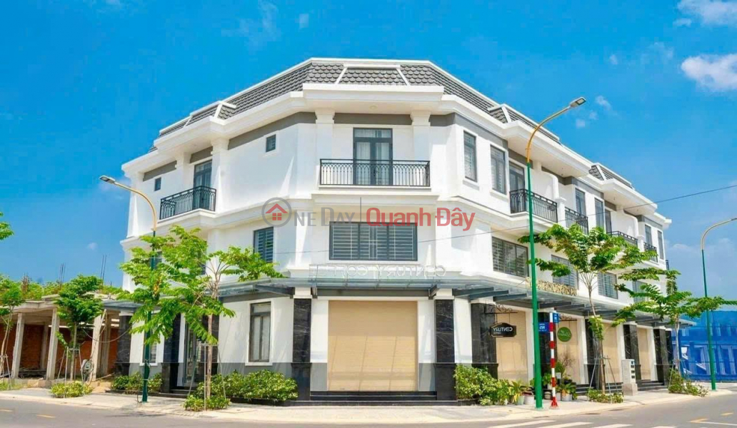 ONLY 790 MILLION TO OWN A SHOPHOUSE RIGHT IN BINH DUONG NEW CITY Sales Listings