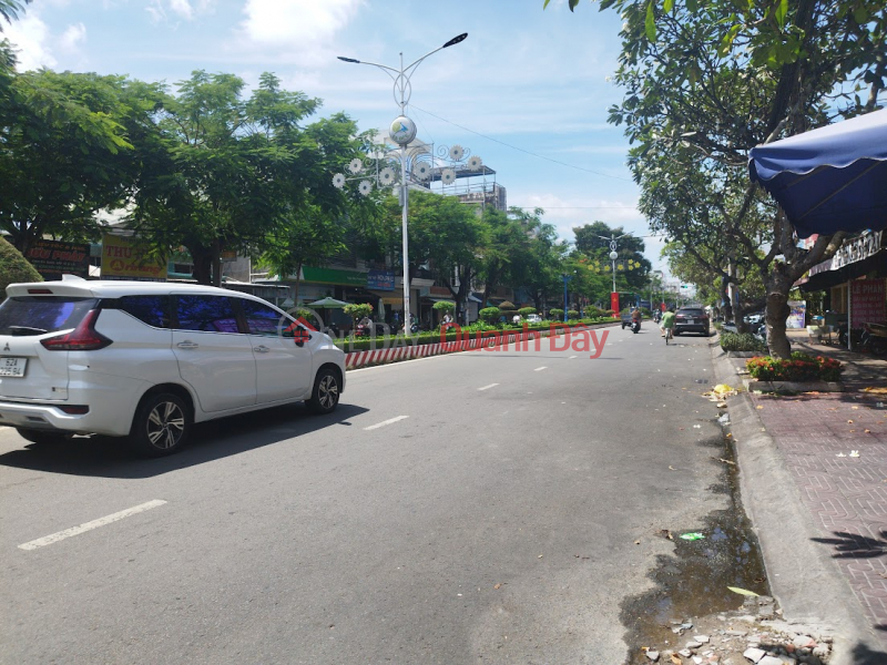 HOUSE FOR SALE ON HUNG VUONG STREET, SA DEC, DONG THAP. 243M2, 6 BEDROOMS, 2 FLOORS, TITLE DEED. PRICE 13.5 BILLION VND., Vietnam Sales, đ 13.5 Billion