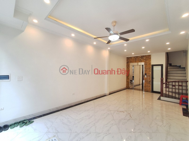 đ 11.4 Billion, Beautiful, fully furnished 6-story house with elevator, Nguyen Van Linh Street, 45m2, 4.1m frontage, Long Bien District. Price: 11.4 billion VND.