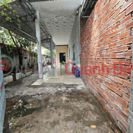 A 4-million-VND house with 4 bedrooms on Vo Van Kiet street, featuring a green garden. _0