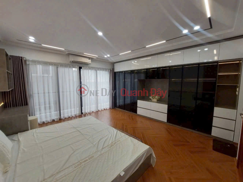 đ 12.5 Billion, 6-STOREY HOUSE FOR SALE WITH ELEVATOR - NGOC LAM - CAR PARKING AT THE DOOR
