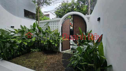 Nhà Sân Vườn 2 Tầng, Hòa Xuân cần bán. Mới 100%, Đường 5m5, lề 3m. 100m2, hướng chính Đông. Liên hệ chủ 0767387977 _0