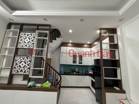 Cho thuê nhà nguyên căn mới ngõ 276 Định Công, 35m2 x 5 tầng, 3 ngủ khép kín.
12tr5 _0